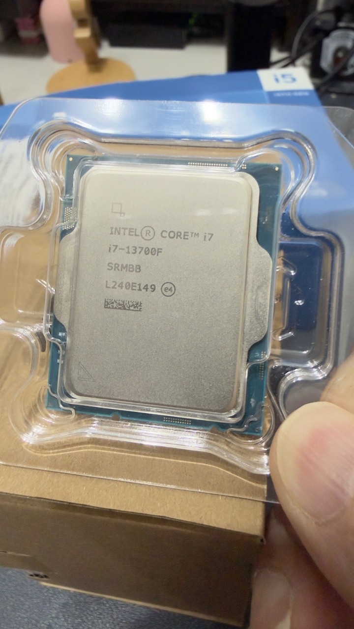 ntel Core I7 13700F 十六核心(8P+8E) 腳位FCLGA1700