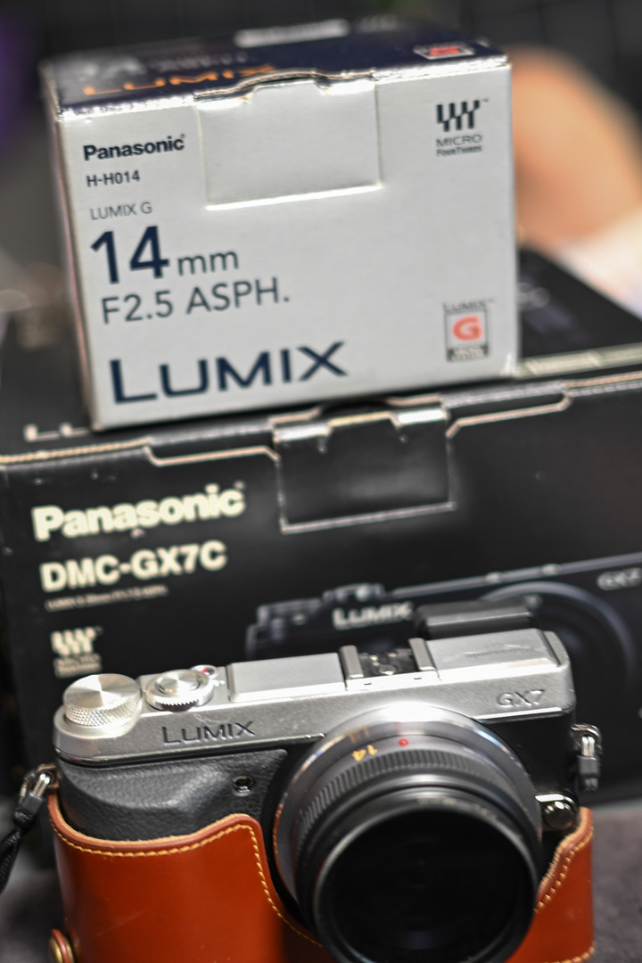 Panasonic GX7 + 14mm f/2.5 (定焦餅乾鏡)