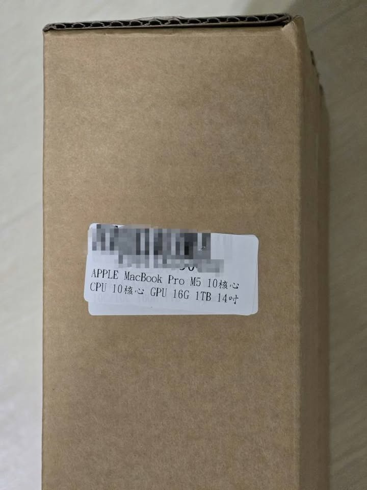 【出售】MacBook Pro M5｜16GB｜1TB｜太空黑色 ????台中車站面交｜全新未拆封 NT$58,400