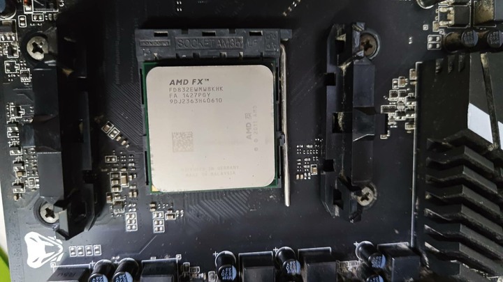 MSI 970A SLI Krait Edition + FX 8320E