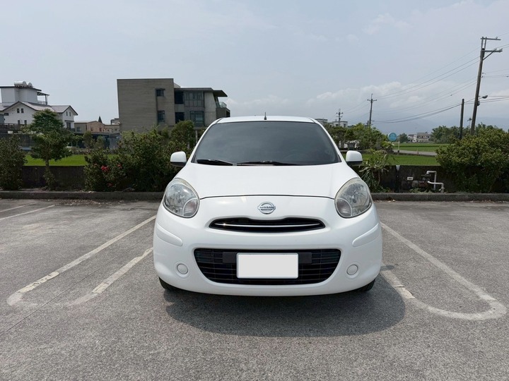 [自售] Nissan March 2012 好開可愛，里程9.7萬，可直接上路！