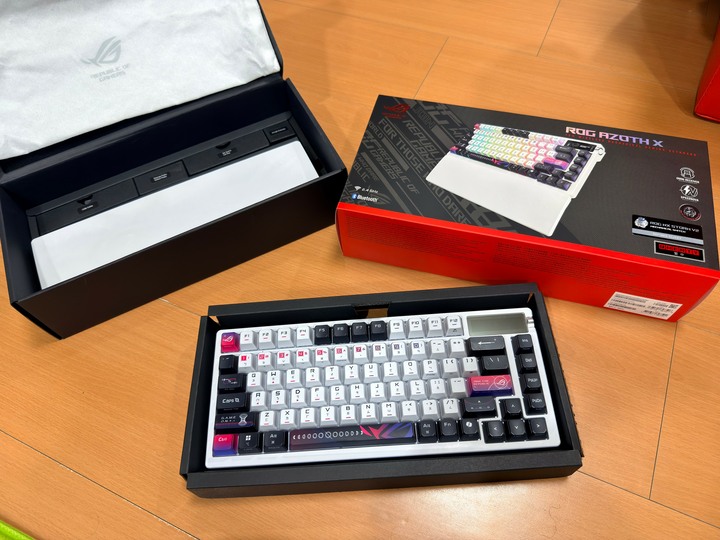 ROG Azoth X 75% 客製化電競鍵盤 (風暴軸)