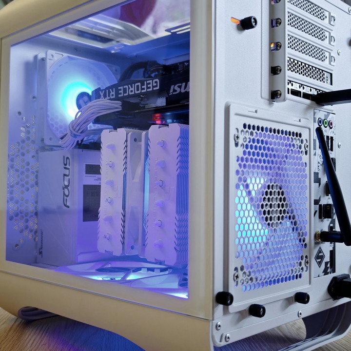 純白信仰降臨｜雪白冰封戰神｜RGB電競美型主機i5-12600KF＋RTX 3060利民高效純白RGB雙塔制冷散熱，原價屋2025/2月機，僅開機測試，完美外觀，保固中