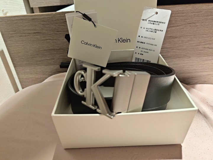 Calvin Klein搭扣雙面皮革腰帶