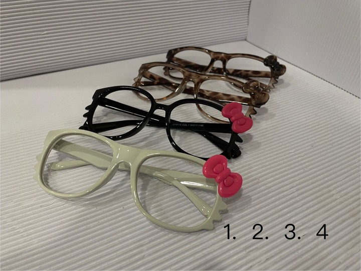 HELLO KITTY蝴蝶結造型鏡框每支99元