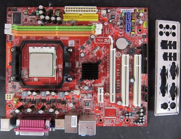 AMD Athlon 64 X2 5200 雙核心 處理器 + 微星K9N6PGM2-V主機板、整組附檔板、風扇