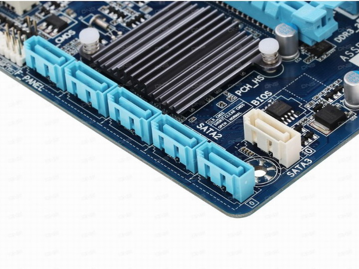 技嘉GA-B75M-D2V /1155腳位主機板、支援2，3代酷睿處理器、DDR3、PCI-E顯示卡插槽、附擋板