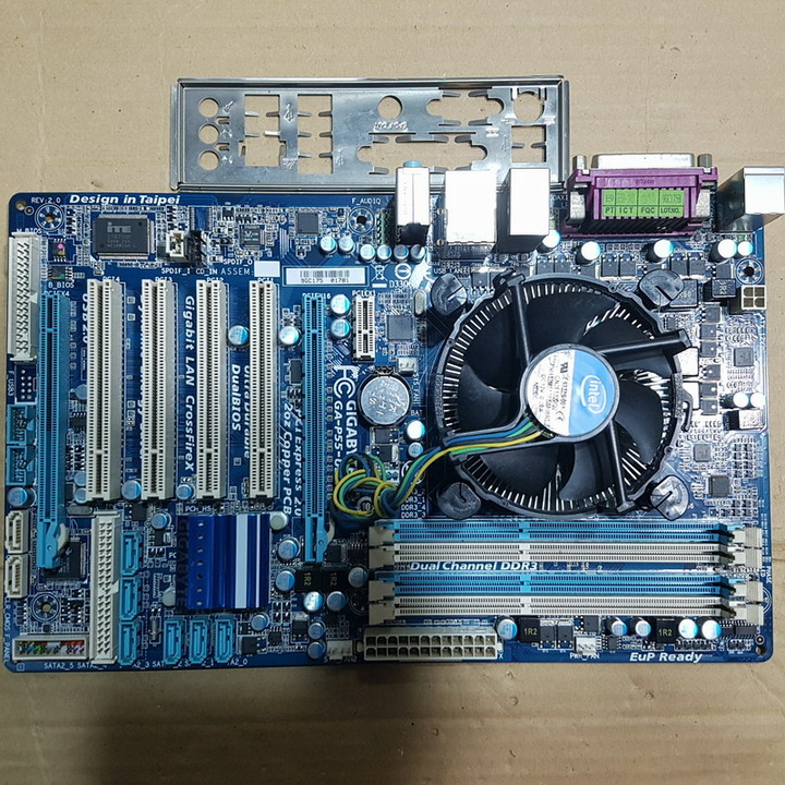 技嘉GA-P55-UD3L主機板+Core i5-650 3.2G四核心處理器+DDR3 8G記憶體、整套附檔板與風扇