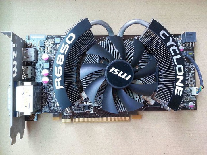 微星 R6850 cyclone 1GD5 顯示卡、故障卡過電不開機、此為拆機品、提供報帳或維修用