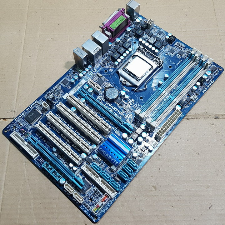 技嘉GA-P55-UD3L主機板+Core i5-650 3.2G四核心處理器+DDR3 8G記憶體、整套附檔板與風扇