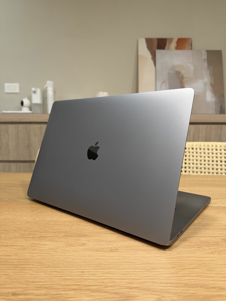 2020年 MacBook Pro 16吋 (末代頂規i9/32G/1TB)