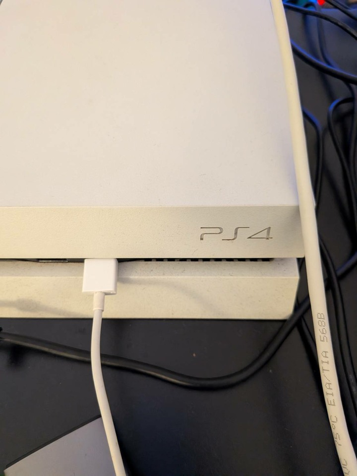 二手 PS4，沒有遊戲