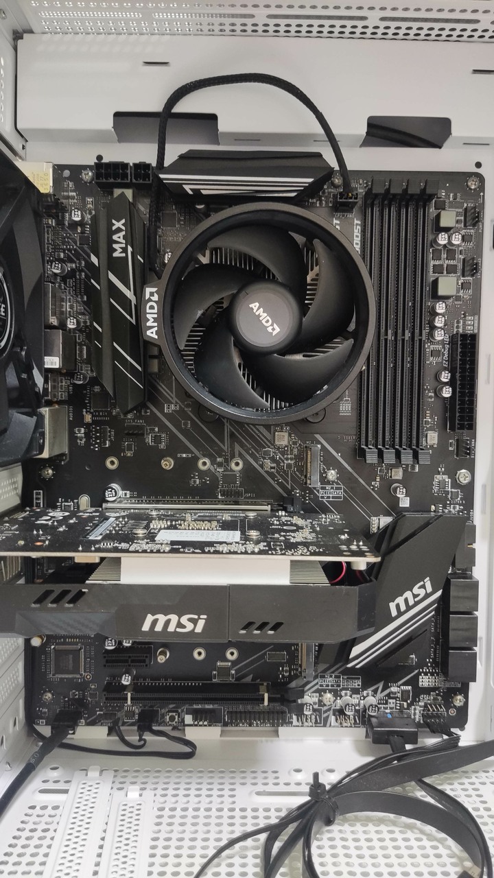 MSI X470 gaming plus max + AMD RYZEN 5 2600 + GTX 1050 2G