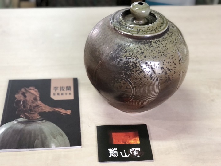 火與土的淬煉 — 【蘭山窯】李俊蘭老師柴燒陶藝茶葉罐