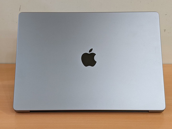 8成新 M1 MAX 64G 2T 電池88% 有保固 MacBook Pro16 英寸，2021 年 可遇不可求
