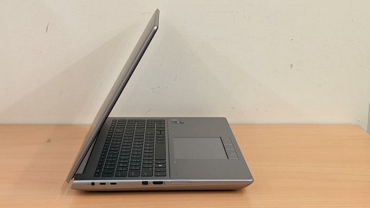 原廠保固 原廠外箱 9.9成新 HP ZBook Fury G10 繪圖工作站筆電