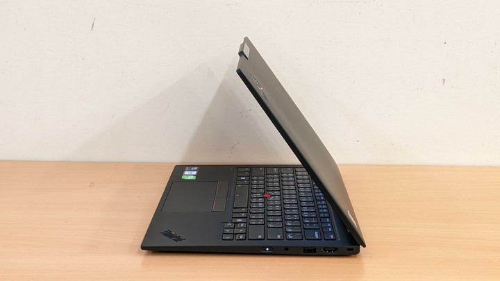 原廠保固 記憶體64G 9成新 AI筆電 Lenovo X1 Carbon Gen 12 商務筆電 1.1公斤