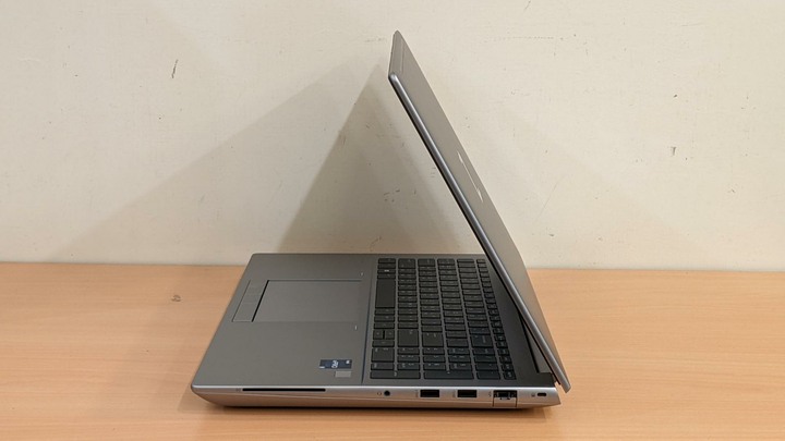 原廠保固 原廠外箱 9.9成新 HP ZBook Fury G10 繪圖工作站筆電