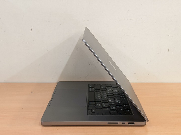 M1 Pro 16吋 8成新 電池85% 有保固 MacBook Pro16 英寸，2021 年 太空灰 A2485
