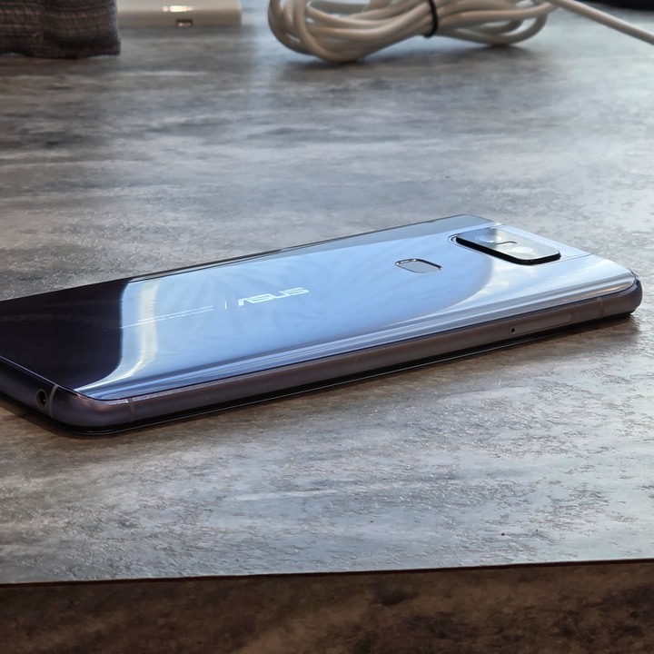 ASUS Zenfone6 8/256G銀
