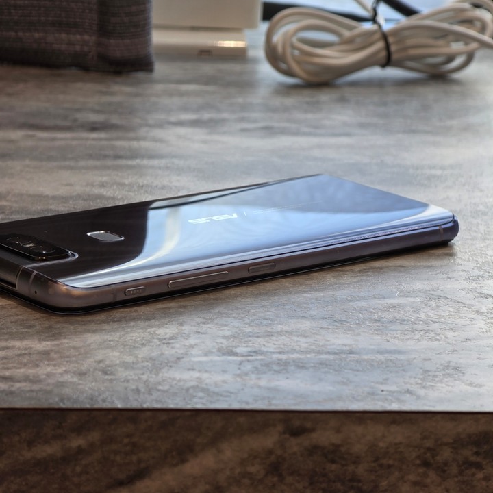 ASUS Zenfone6 8/256G銀