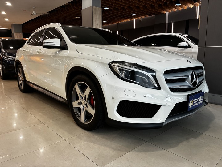 2015 BENZ GLA200 AMG LINE