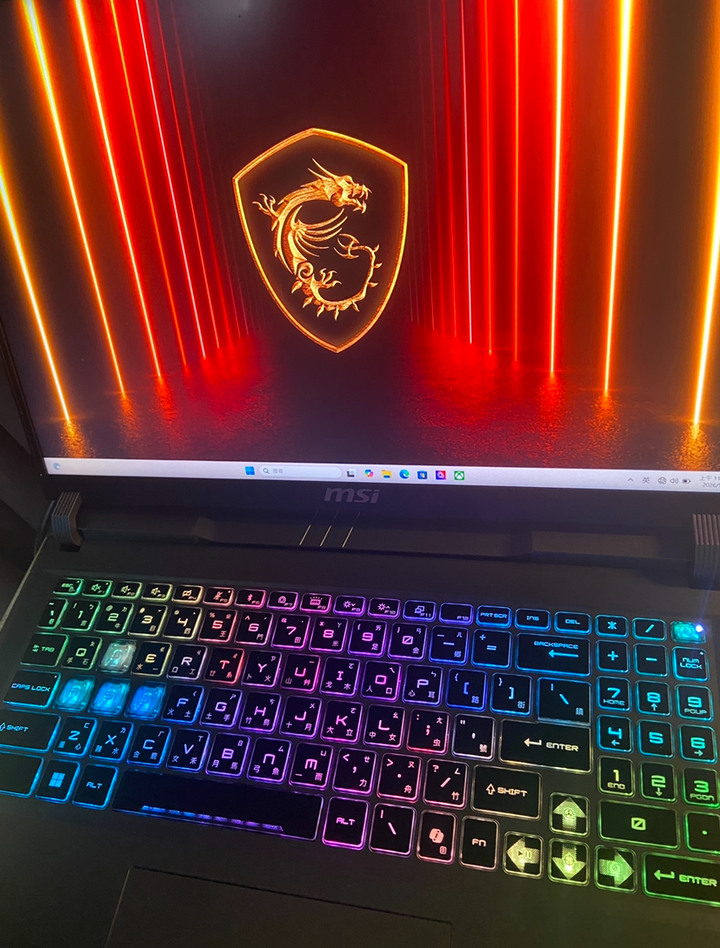MSI微星Vector 16( RTX5080;Ultra 9 275HX,TB5雷電）