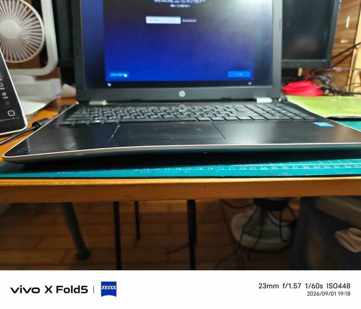 HP Windows7 筆電,pentium N3710,120GB SSD+500G硬碟,功能正常但機身有彎折，便宜賣