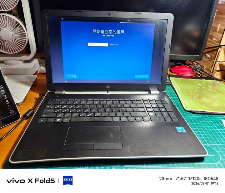 HP Windows7 筆電,pentium N3710,120GB SSD+500G硬碟,功能正常但機身有彎折，便宜賣