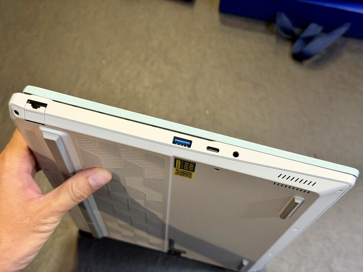 機械革命耀世 15 Pro 冰紋青 - 32G DDR5 RAM + Ultra 7 255H + Nvidia 5060