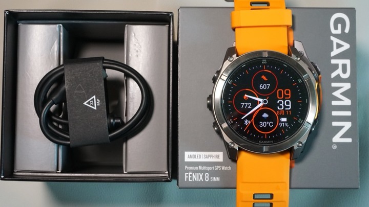 Garmin fēnix 8 51mm, AMOLED 鈦錶圈/火花橙矽膠錶帶 保固超長