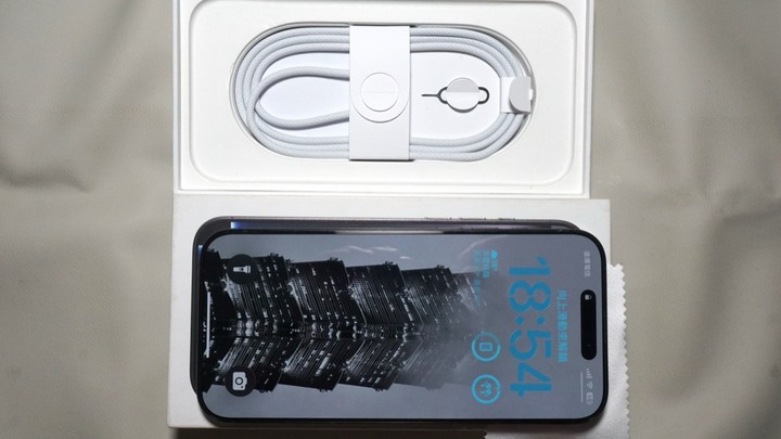 Apple iPhone 16 Pro Max 256g 鈦黑色 保固到2026年4月7日