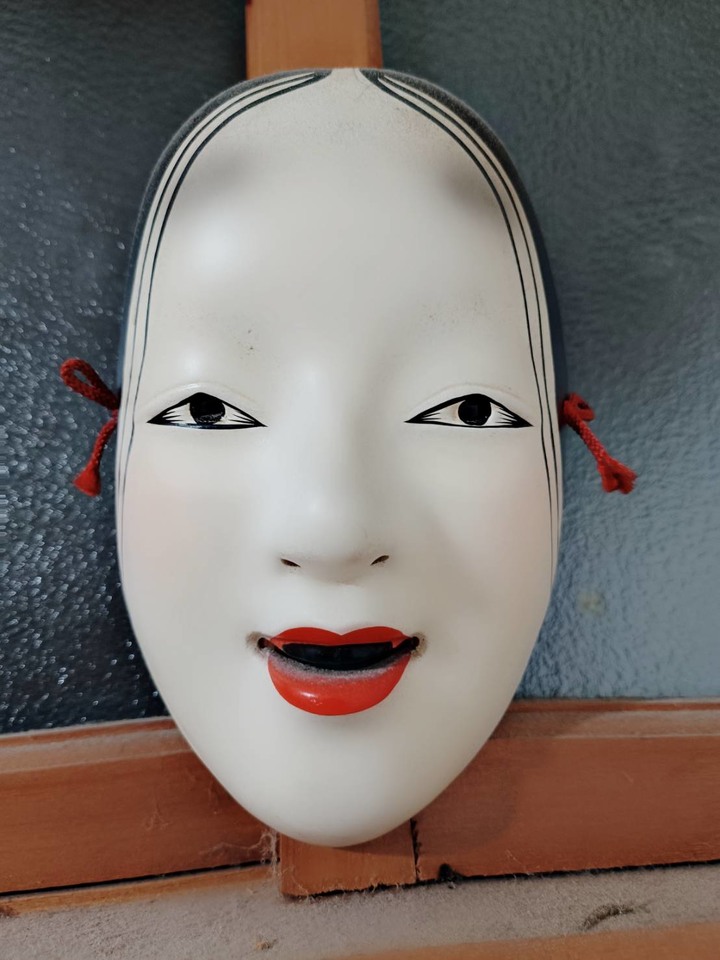收藏品 日本彩繪面具吊飾 日本面具 小面 陶瓷面具 女面 日本能面 若女 淺舞女面 日本金閣室購買 大師之手