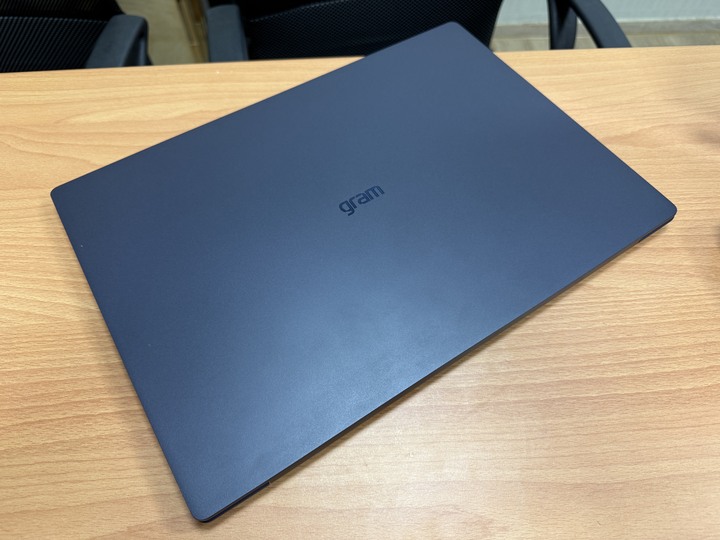 LG GRAM PRO 16吋16Z90TP-K.AD89C2(32G+1TB/Ultra 7/OLED) AI筆電-星辰藍
