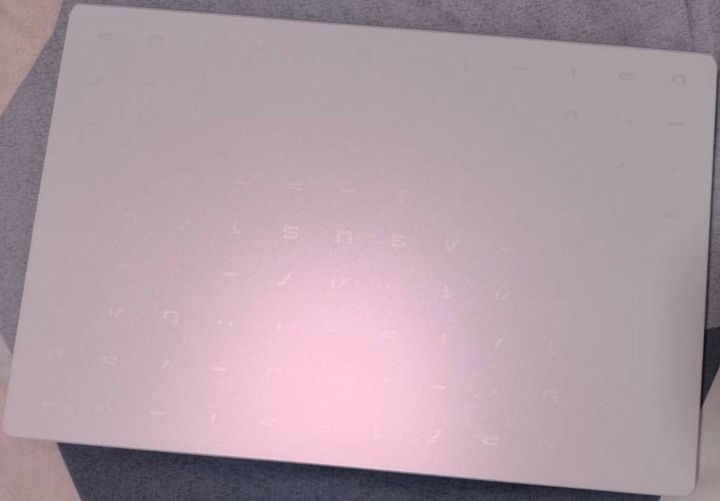 ASUS E410KA 14吋文書筆電(夢幻白4G/128G eMMC)近全新台灣公司貨加裝NVMe 256G SSD