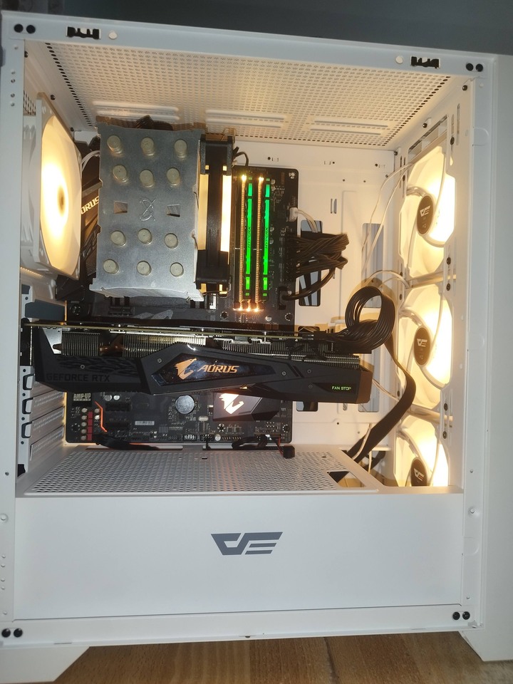  售 Intel i9 9900K 16G 500G M.2 RTX 2070 8G 獨顯 650W金牌 電腦主機 