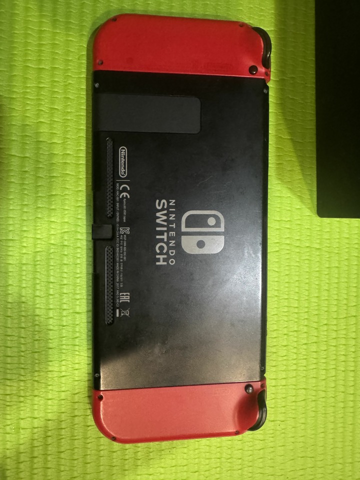 賣紅色Switch 一代機