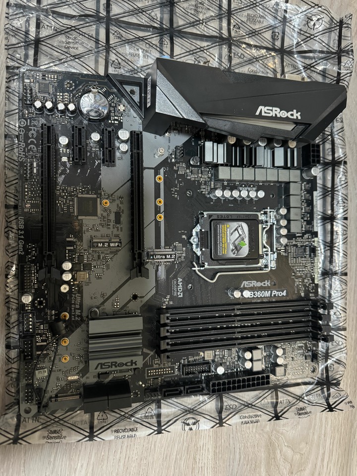 賣很新的-華擎B360M PRO4主機版