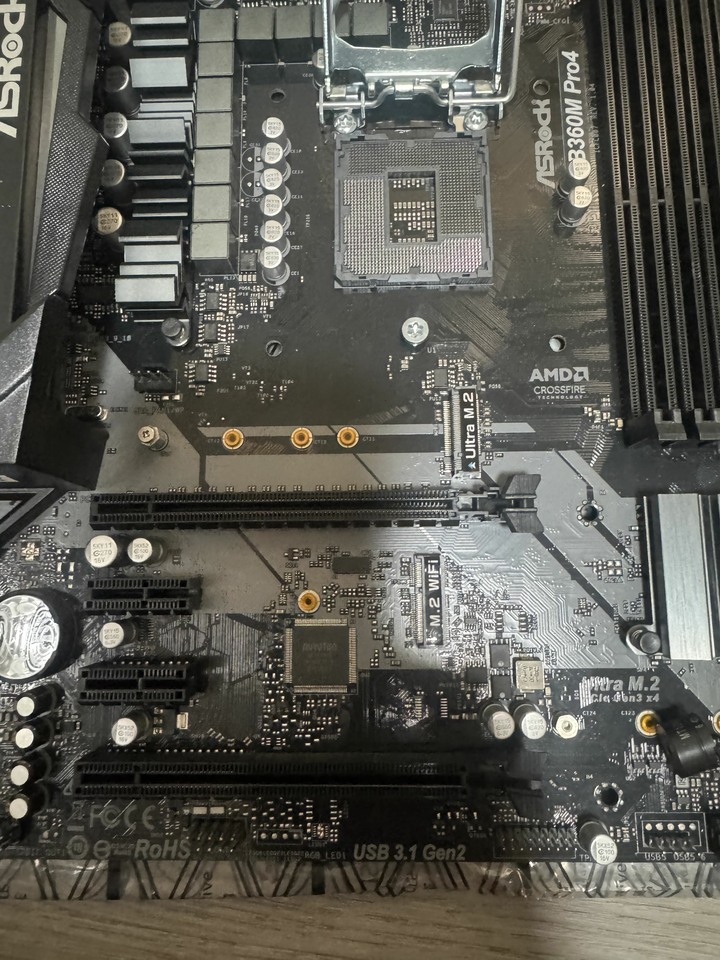 賣很新的-華擎B360M PRO4主機版
