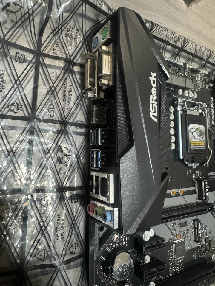 賣很新的-華擎B360M PRO4主機版