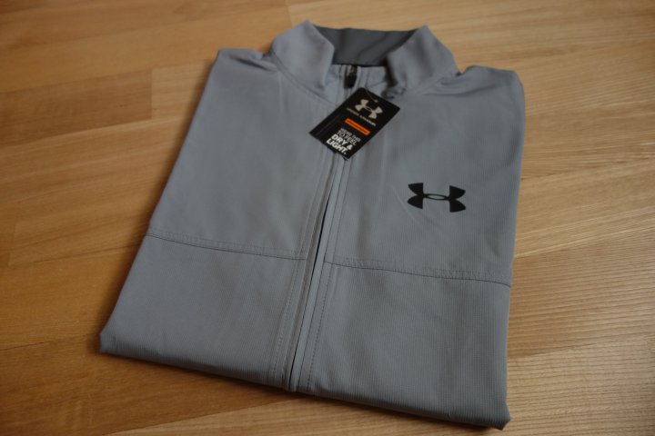 「BANG ZONE」UA UNDER ARMOUR 純灰色運動外套S號!