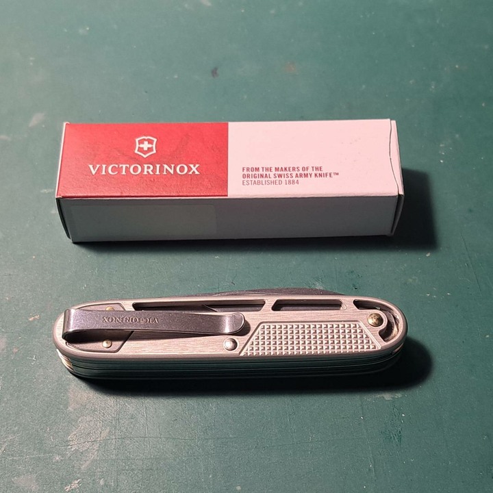 全新未使用 VICTORINOX Synergy X Alox 10用瑞士刀