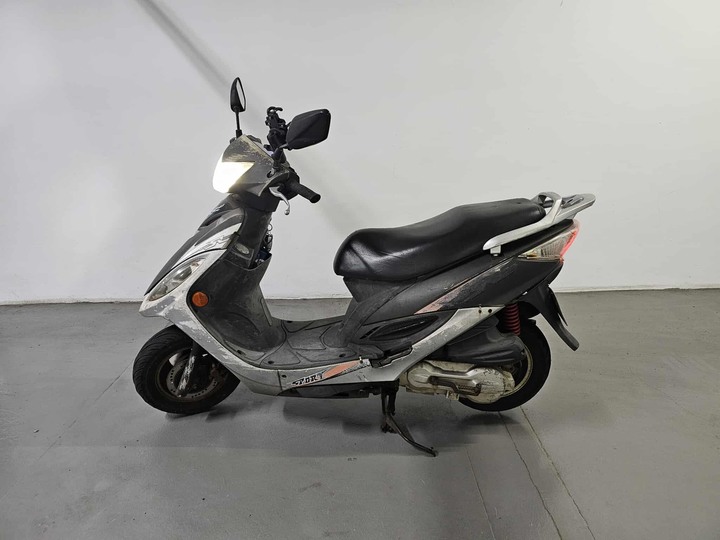 [只賣一周]自售 Kymco 光陽 G4 125cc 機車 大馬力 剛換完電池 飛旋 煞車 大馬力 大車廂 換新車售出