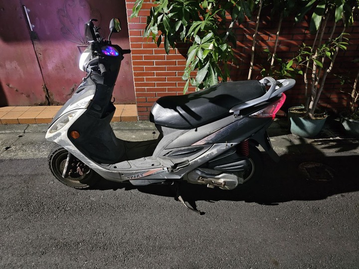 自售 Kymco 光陽 G4 125cc 機車 大馬力 已請車行整理過 大馬力 大車廂 換新車售出