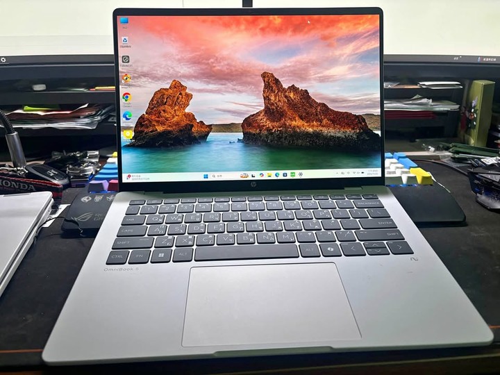 hp omnibook 5 高通AI筆電 Snapdragon X Plus X1P-42-100/16G/500G/14吋2.8K 120HZ高刷新率 續航6小時以上