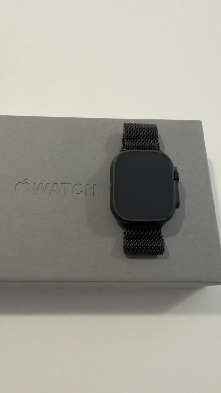 Apple Watch Ultra 3 GPS + LTE 49mm 黑色鈦金屬錶殼搭配黑色鈦金屬米蘭式錶環