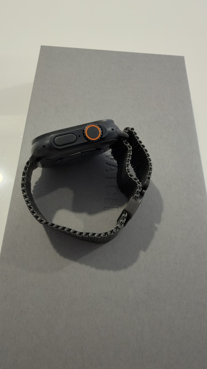 Apple Watch Ultra 3 GPS + LTE 49mm 黑色鈦金屬錶殼搭配黑色鈦金屬米蘭式錶環