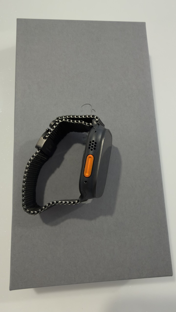 Apple Watch Ultra 3 GPS + LTE 49mm 黑色鈦金屬錶殼搭配黑色鈦金屬米蘭式錶環