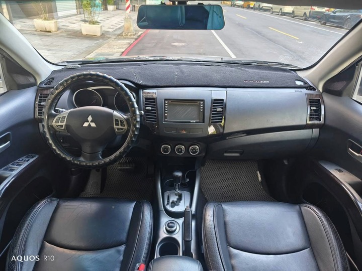2011年三菱 OUTLANDER 2.4 頂級4輪傳動