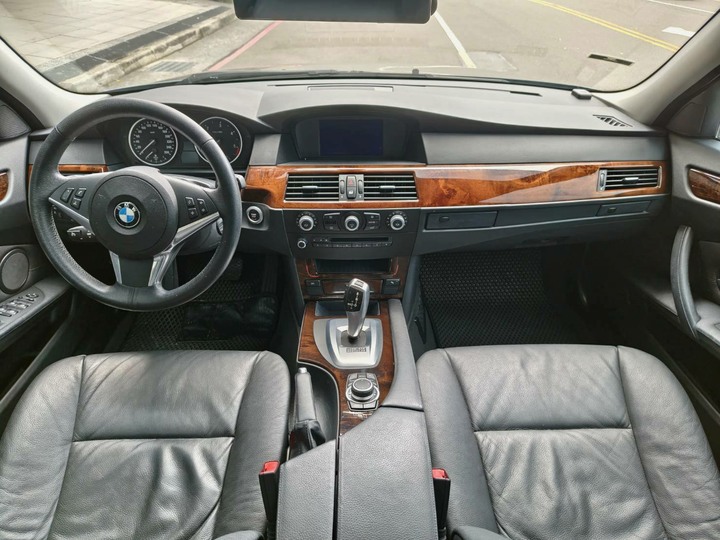 2010年式 BMW 520D 新款引擎 只跑13萬公里